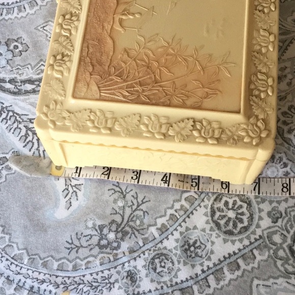 Vintage Celluloid Faux Ivory Lotus Japanese Garden Jewelry lidded box. - Picture 5 of 14